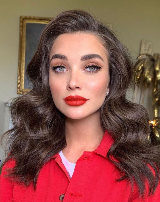 Cat eye New Year's Eve Makeup Ideas