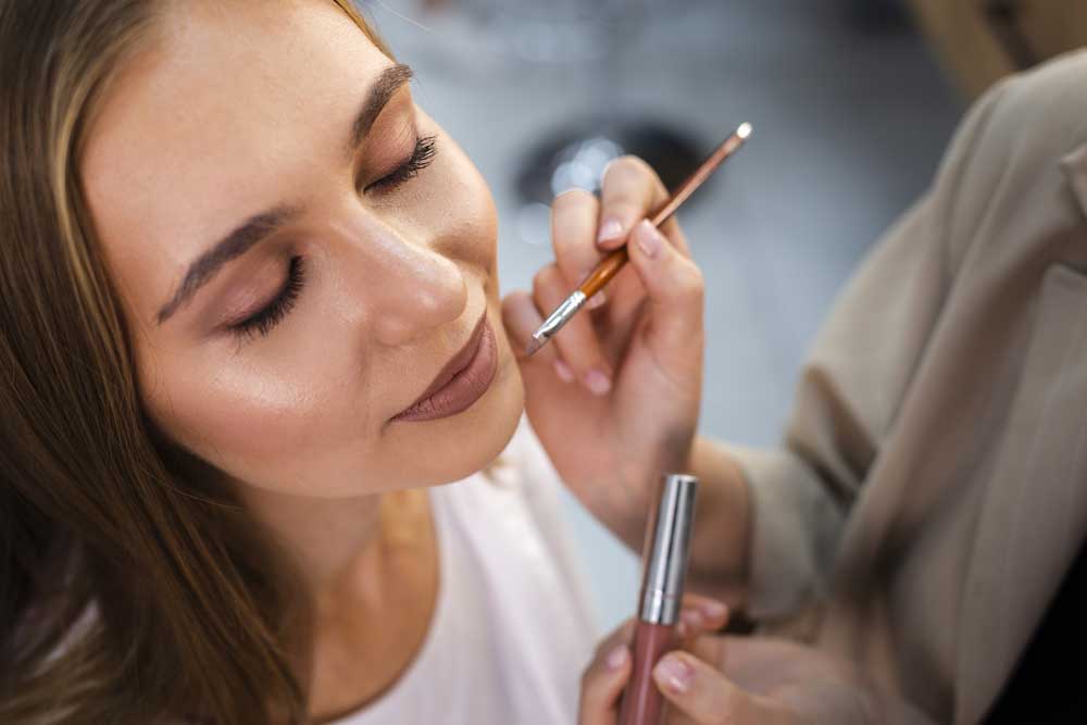 Contouring Makeup Artist Course